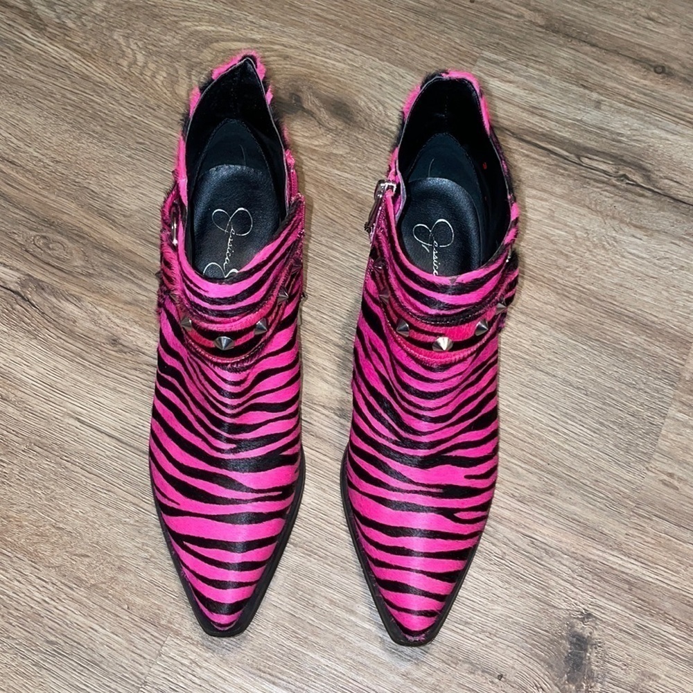 Zayrie Genuine Calf Hair Moto Bootie
JESSICA SIMPSON size - 8